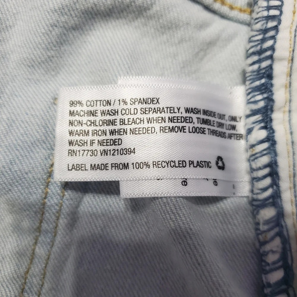 NWT Universal Thread Vintage Midi Light Blue Denim Shorts 8 - Picture 8 of 8